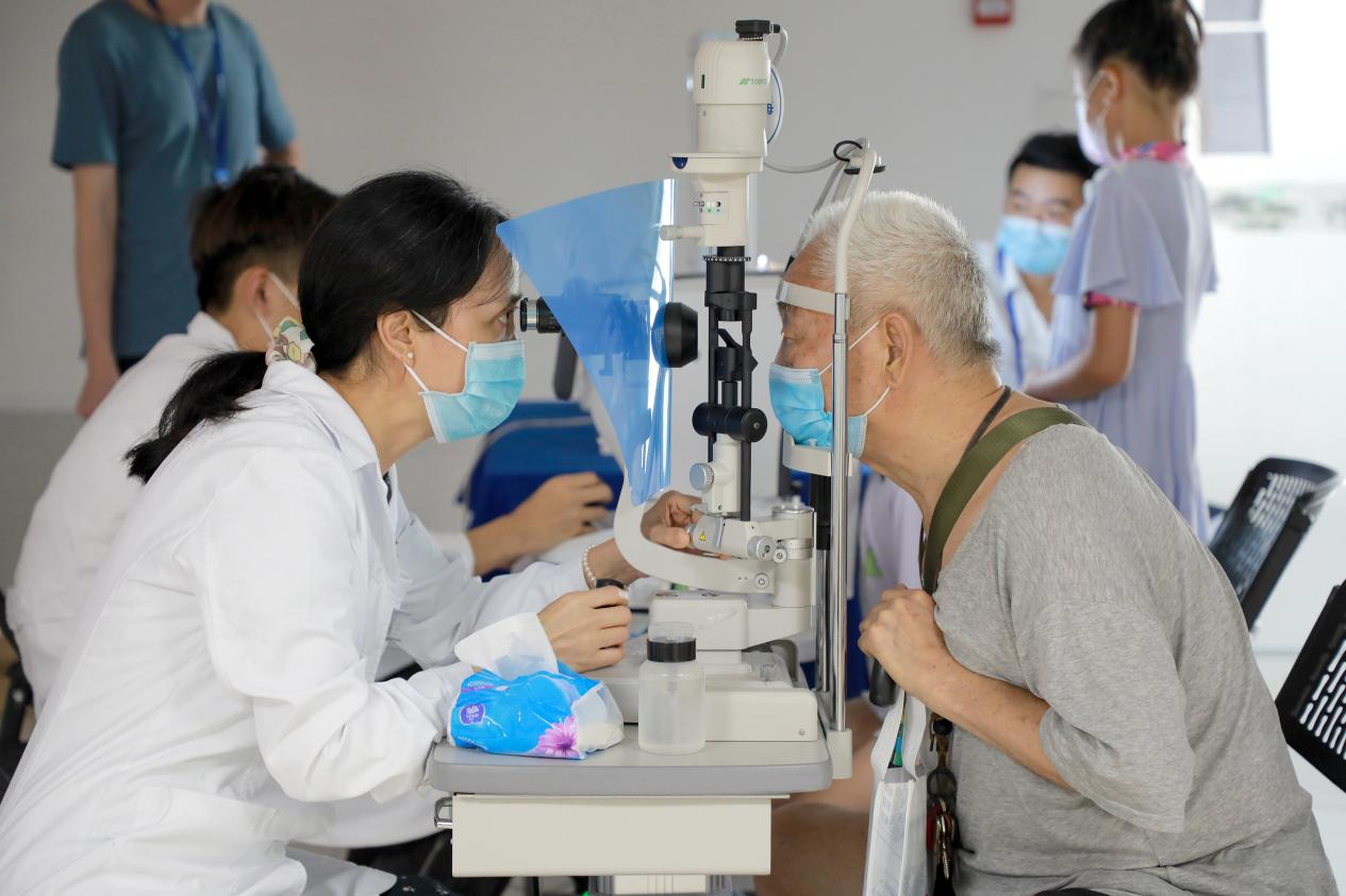 深圳希瑪眼科攜手皇崗社區(qū)黨群服務(wù)中心開展眼健康義診活動(dòng)